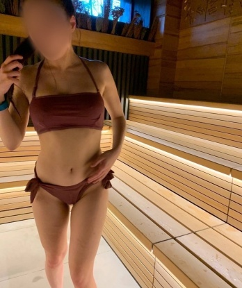 Живу в Москве и предлагаю вам свои эксклюзивные услуги. 🔥
🌟 Открыта к новым встречам и приятным знакомствам. У меня всегда идеальная внешность, сексуальные формы и возбуждающий манер общения. Здесь вы найдете истинное удовольствие и наша встреча станет незабываемой. 💋
🌹 Я гарантирую вам полную конфиденциальность вместе со сладкой наслаждением. Мой опыт позволяет мне предлагать различные виды услуг, которые подойдут и для новичков, и для искушенных. Со мной вы испытаете самое настоящее блаженство и насладитесь каждой минутой нашего совместного времяпровождения. 💫
📸 Фото, представленные в моем профиле, абсолютно реальные и подтверждают мою красоту и обольстительность. Помимо этого, я также имею положительные отзывы от предыдущих клиентов, которые подтверждают мою незаурядность и профессионализм.
🌟 Если вы ищете настоящее наслаждение и незабываемое время, то вы обратились по адресу. Жду вашего звонка, чтобы сделать вас счастливейшим человеком на свете. Позвольте себе настоящую эйфорию и воплотите все свои фантазии. 💖 Анна
